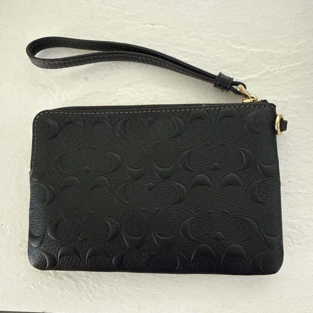 Coach Corner Zip Wristlet in Signature Leather (model F67555)
